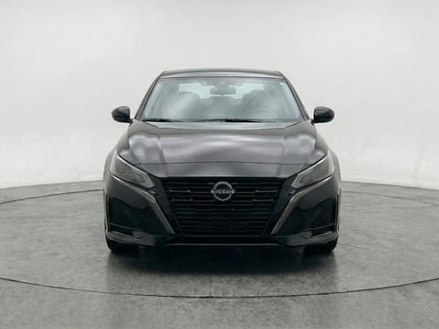 Used 2025 Nissan Altima 2.5 SV image 2