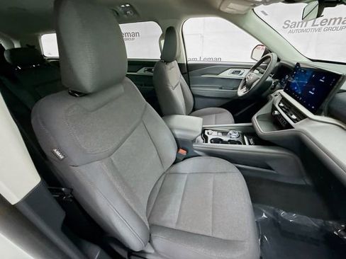 Used 2025 Ford Explorer Active AWD/4WD image 29