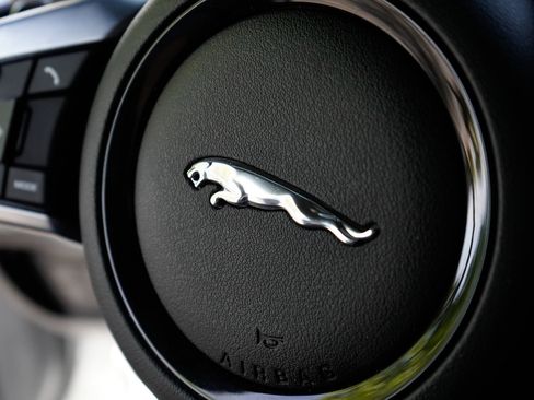 Used 2018 Jaguar F-TYPE Coupe RWD image 18