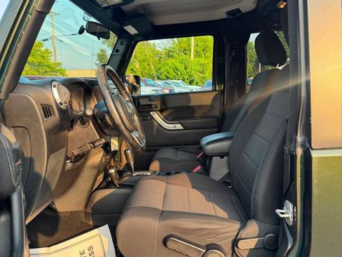 Used 2012 Jeep Wrangler Sahara w/ Connectivity Group AWD/4WD image 14