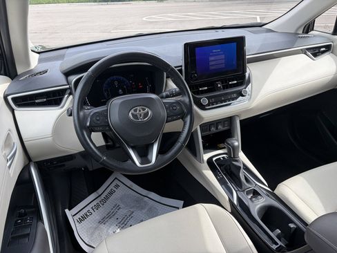 Used 2023 Toyota Corolla Cross XLE w/ Convenience Package AWD/4WD image 10