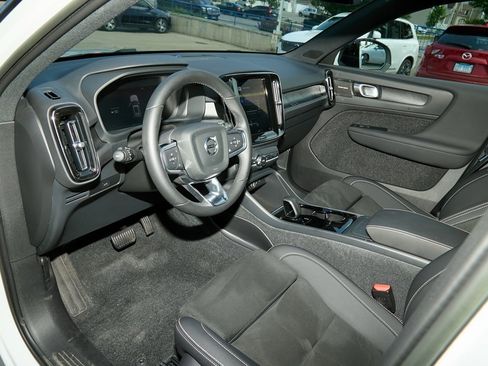 Certified 2023 Volvo XC40 Recharge Ultimate w/ Protection Package Premier image 12