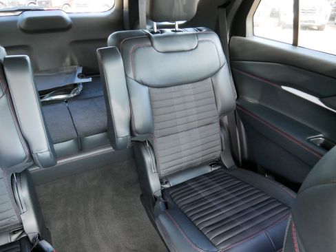 Used 2026 Ford Explorer ST-Line w/ ST-Line Street Pack AWD/4WD image 14