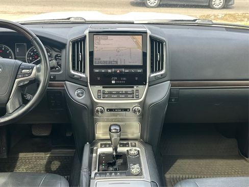 Used 2018 Toyota Land Cruiser image 19