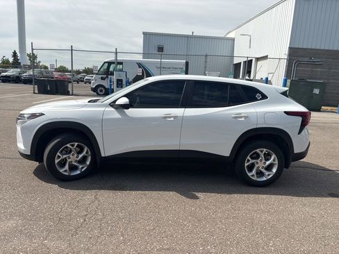Used 2024 Chevrolet Trax LS w/ LS Convenience Package FWD image 5