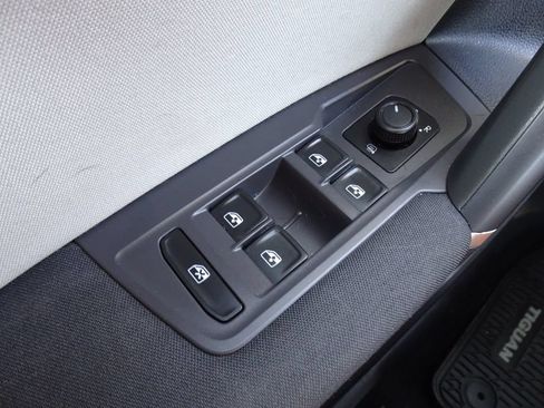 Used 2018 Volkswagen Tiguan S FWD image 20