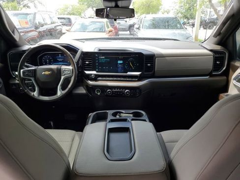 Used 2022 Chevrolet Silverado 1500 LT image 12