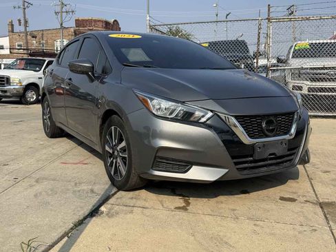 Used 2021 Nissan Versa SV image 3