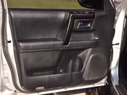 Used 2020 Toyota 4Runner Venture image 36