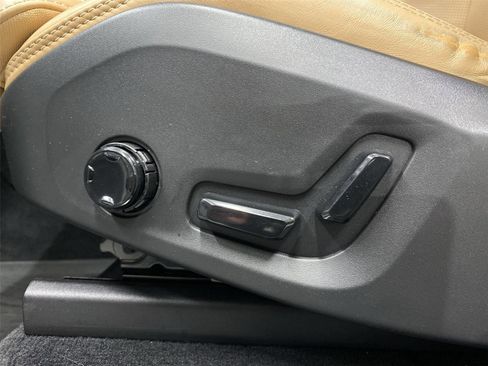 Used 2016 Volvo XC90 T8 Inscription w/ Protection Package image 18