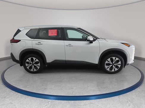 Certified 2023 Nissan Rogue SV FWD image 4