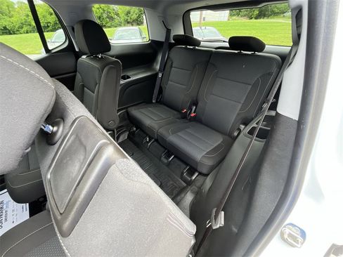 Used 2023 GMC Acadia SLE w/ Driver Convenience Package image 22