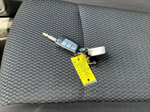 Used 2020 Nissan Rogue Sport S image 13