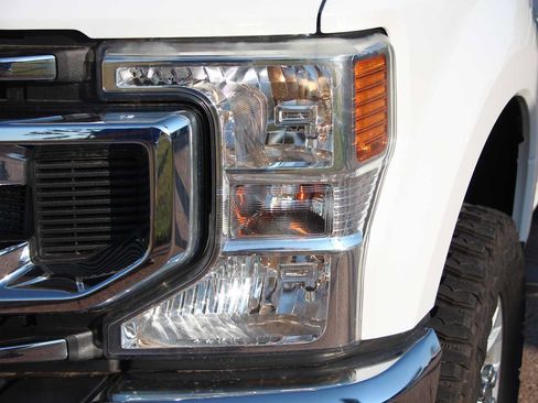 Used 2021 Ford F250 XLT w/ FX4 Off-Road Package AWD/4WD image 4