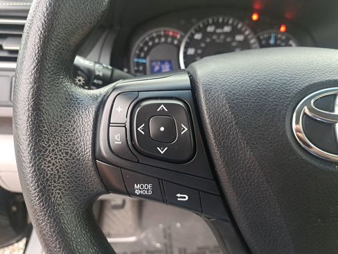 Used 2015 Toyota Camry LE image 17