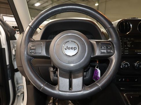 Used 2016 Jeep Patriot High Altitude image 7
