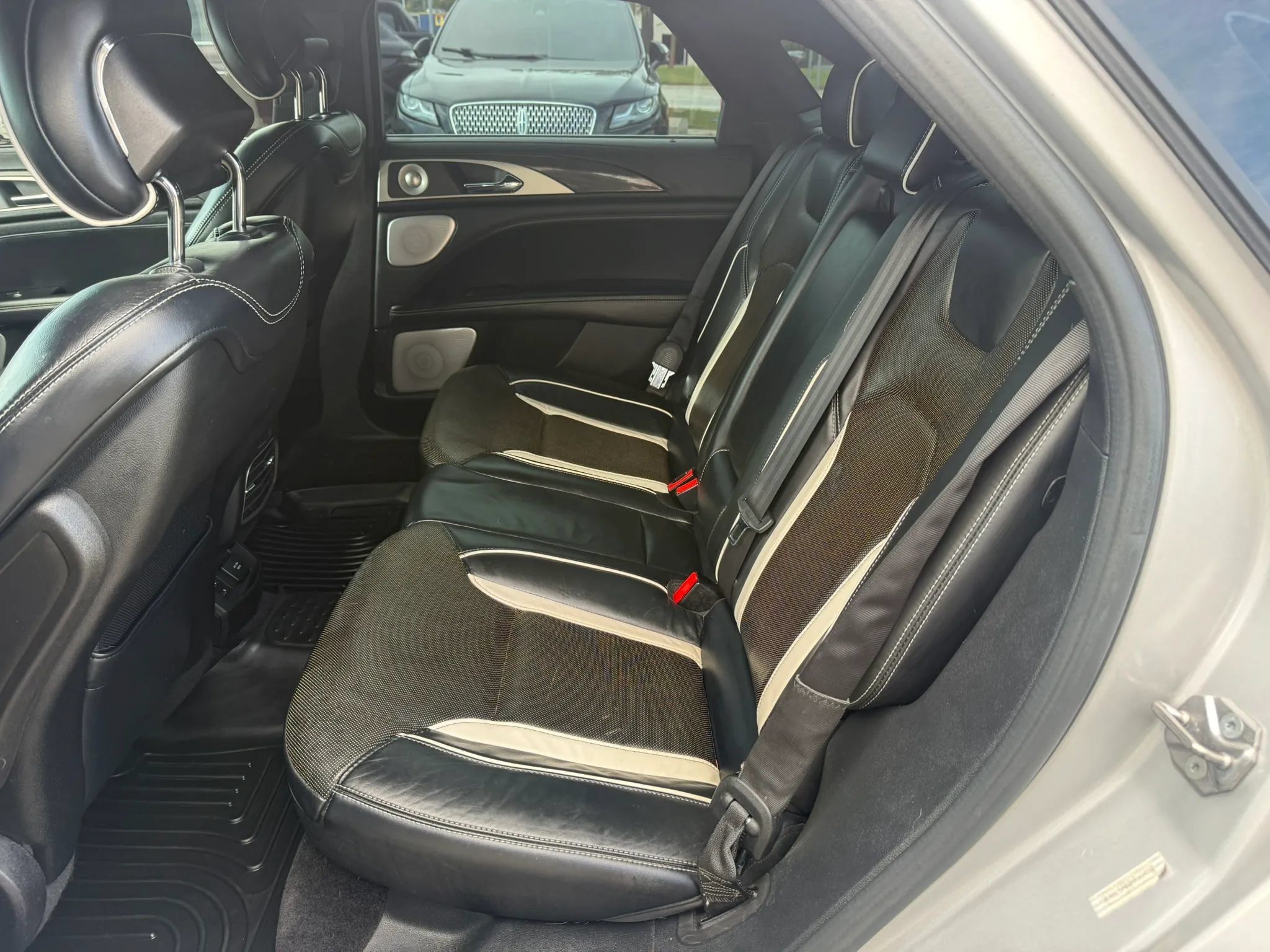 Used 2017 Lincoln MKZ Reserve w/ Luxury Package AWD/4WD image 31
