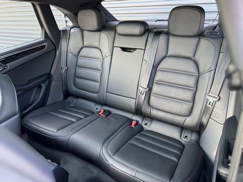 New 2026 Porsche Macan image 33