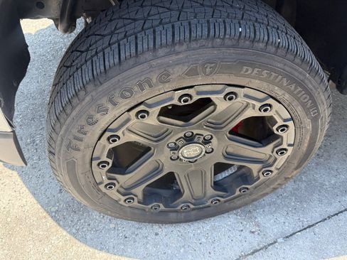 Used 2018 Chevrolet Colorado Z71 RWD image 12