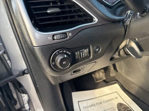 Used 2020 Jeep Cherokee Limited image 28