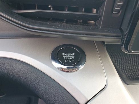 Used 2023 Ford Explorer XLT image 27