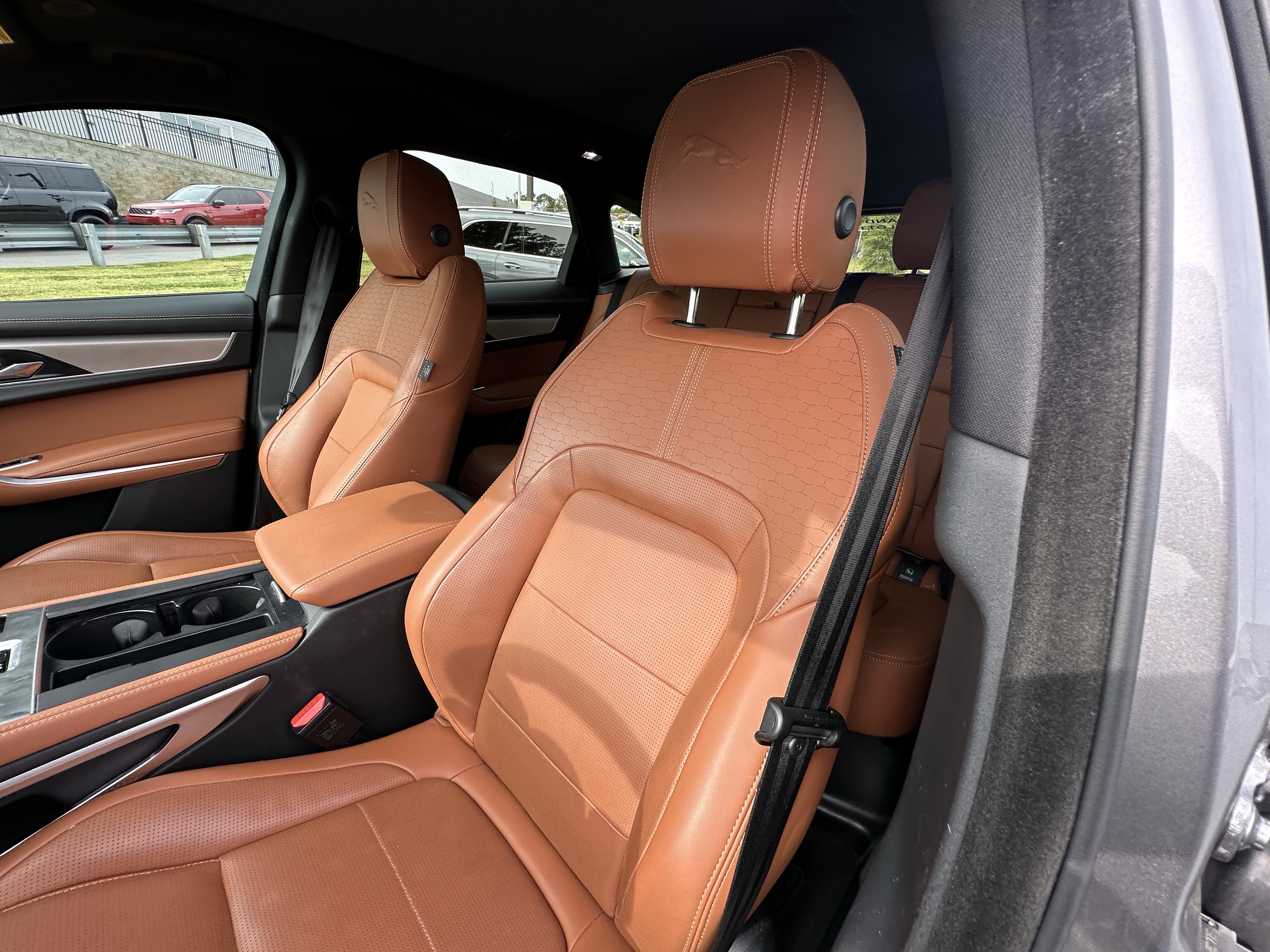 Certified 2026 Jaguar F-PACE R-Dynamic S AWD/4WD image 34