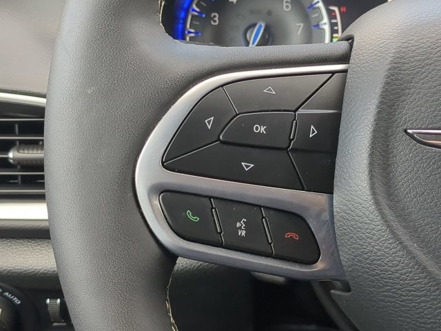 Certified 2026 Chrysler Pacifica Select FWD image 29
