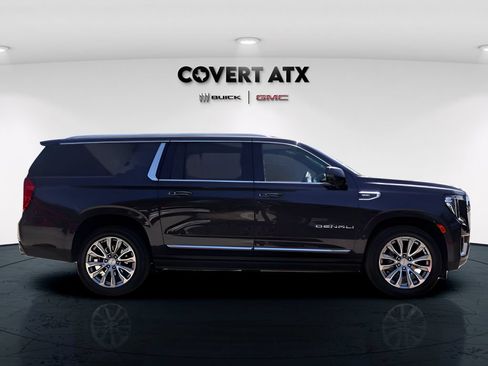 Used 2023 GMC Yukon XL Denali AWD/4WD image 7