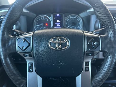 Used 2020 Toyota Tacoma SR5 AWD/4WD image 22