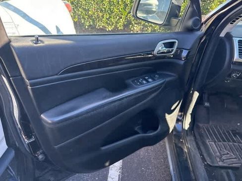 Used 2012 Jeep Grand Cherokee Laredo image 5