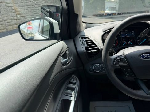 Used 2017 Ford Escape SE w/ Equipment Group 201A AWD/4WD image 19