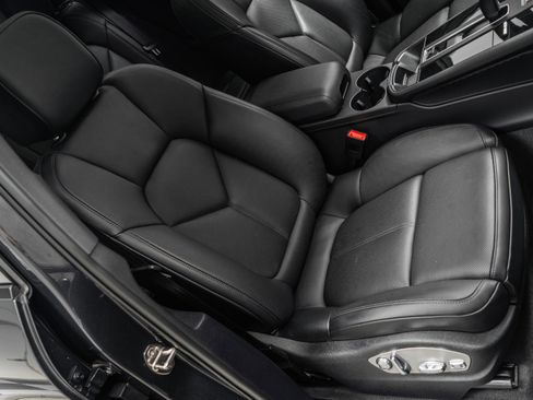 Used 2023 Porsche Macan image 27