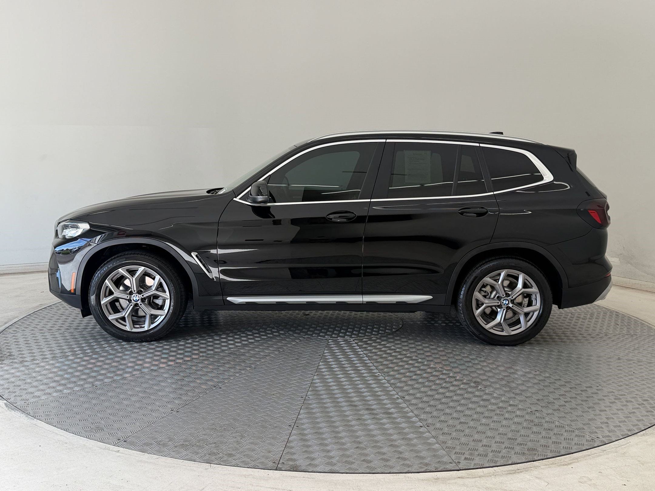 Certified 2024 BMW X3 xDrive30i w/ Premium Package AWD/4WD image 2