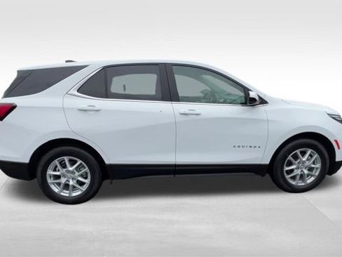 Certified 2024 Chevrolet Equinox LT FWD image 9