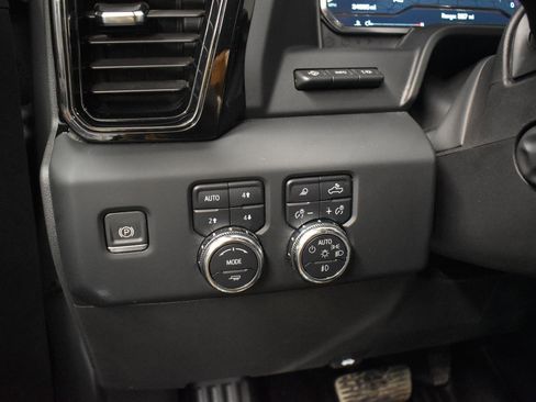 Used 2024 GMC Sierra 1500 AT4 w/ Technology Package image 26
