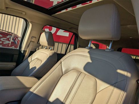 Used 2024 Ford Expedition Limited image 10