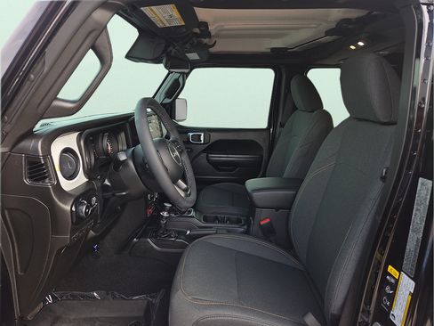 Used 2025 Jeep Wrangler Unlimited Sport AWD/4WD image 16