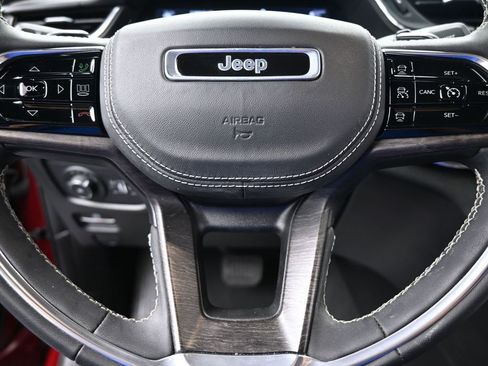 Used 2023 Jeep Grand Cherokee Overland w/ Luxury Tech Group IV image 33