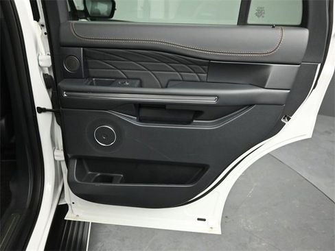 Certified 2022 Ford Expedition Platinum image 30
