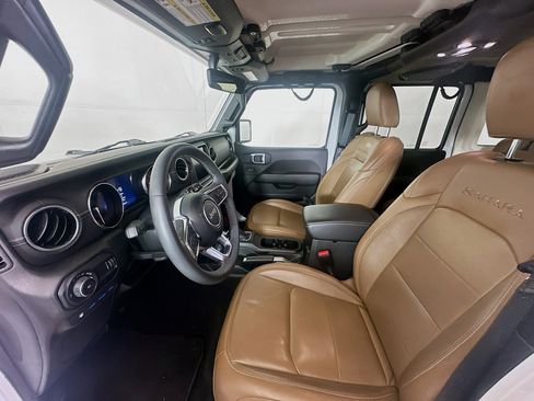 Used 2023 Jeep Wrangler Sahara image 13