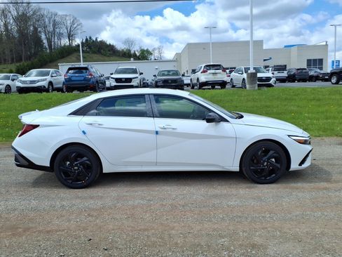 New 2026 Hyundai Elantra SEL Sport Premium w/ Cargo Package FWD image 2
