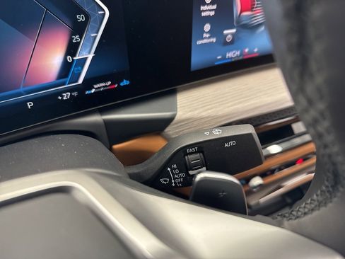 Used 2025 BMW 330i xDrive Sedan w/ Premium Package image 19