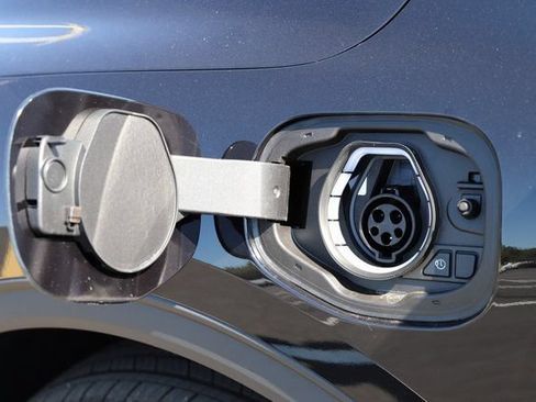 Used 2025 Ford Escape SE w/ PHEV Premium Package FWD image 4