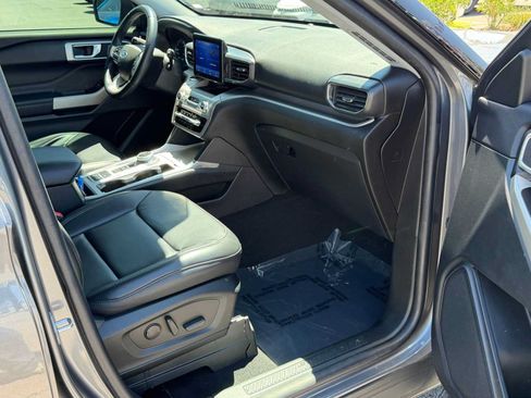 Used 2022 Ford Explorer XLT w/ Equipment Group 202A RWD image 28