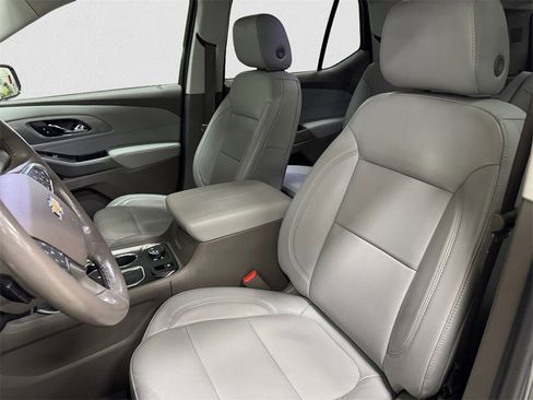 Used 2020 Chevrolet Traverse LT w/ Driver Confidence II Package image 9