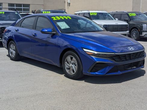 Used 2025 Hyundai Elantra SE FWD image 1