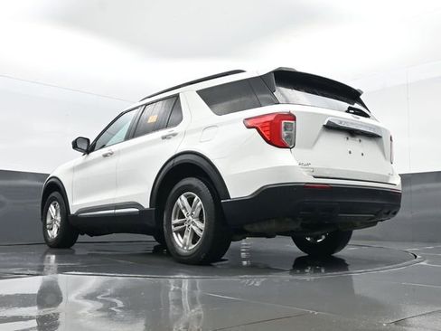 Used 2022 Ford Explorer XLT image 25