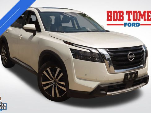 Used 2025 Nissan Pathfinder Platinum FWD image 1