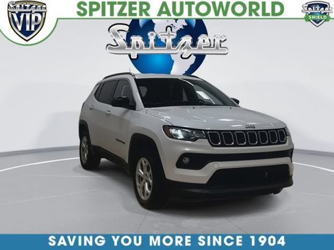 Used 2024 Jeep Compass Latitude AWD/4WD image 3