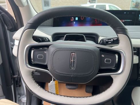 New 2026 Lincoln Navigator Reserve AWD/4WD image 17